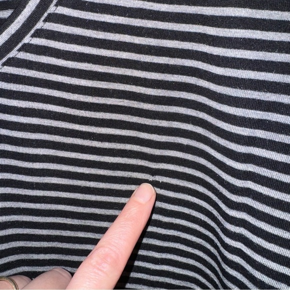 Paige V-neck T-shirt Women’s Size Medium - Picture 3 of 8